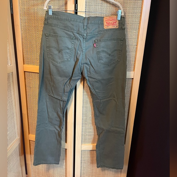Men’s 34x30 Levi’s Pants - Picture 3 of 4